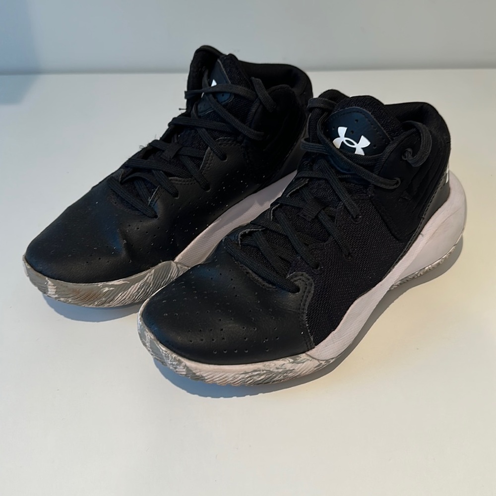 Under Armour Grade School Jet 21 Basketball